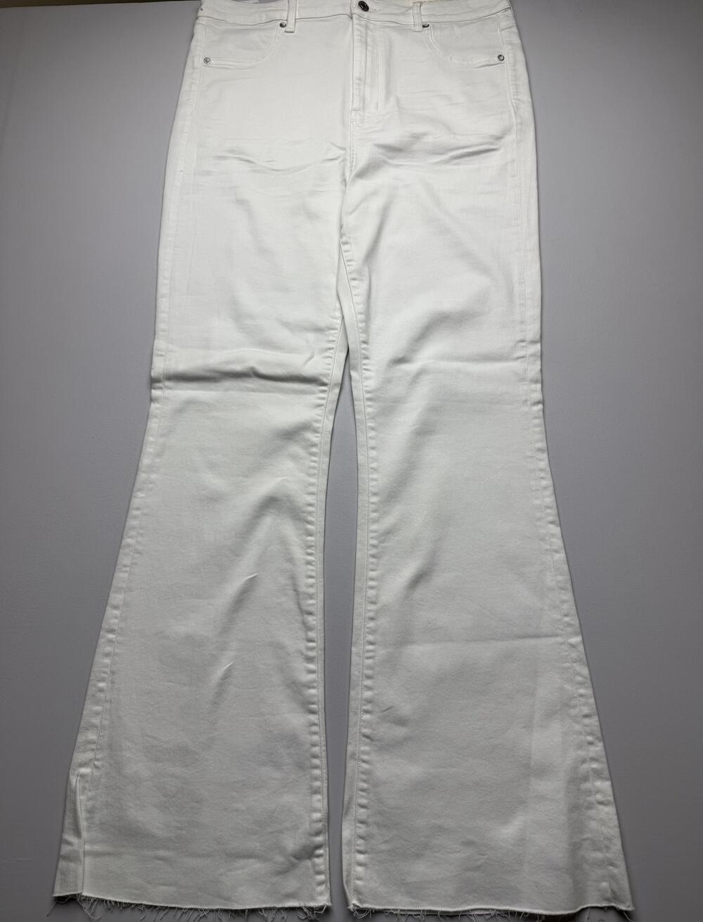 American Eagle Jeans Womens 16 Long White Highest Rise Flare Super Stretch Denim